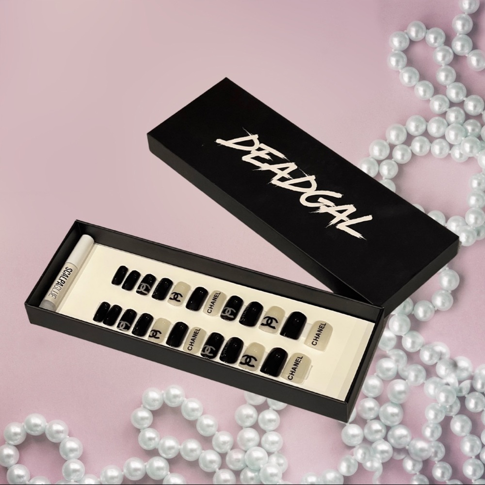 Gorgeous Press on nails from Deadgal 🖤